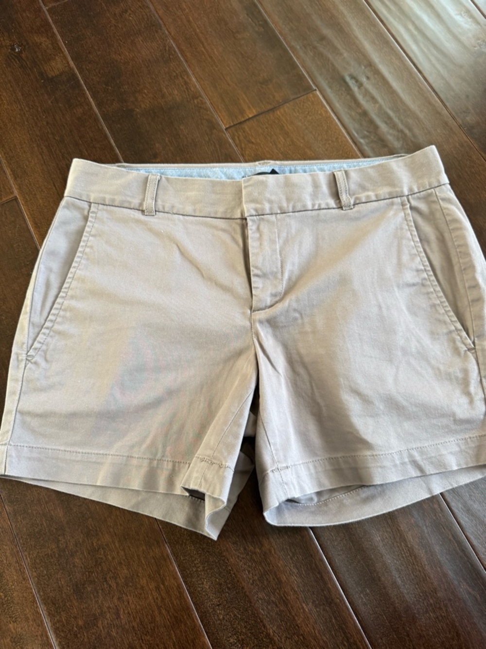 🩶 Banana Republic Grey Women's Chino Shorts